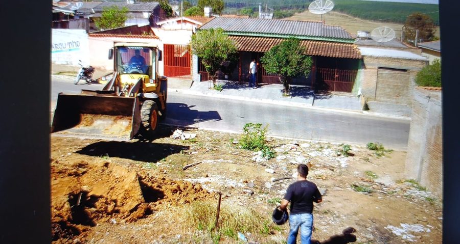 O terreno sendo preparado